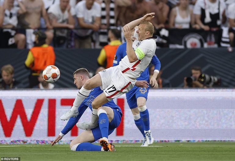 Đánh bại Rangers trên loạt đấu súng, Frankfurt vô địch Europa League - 2