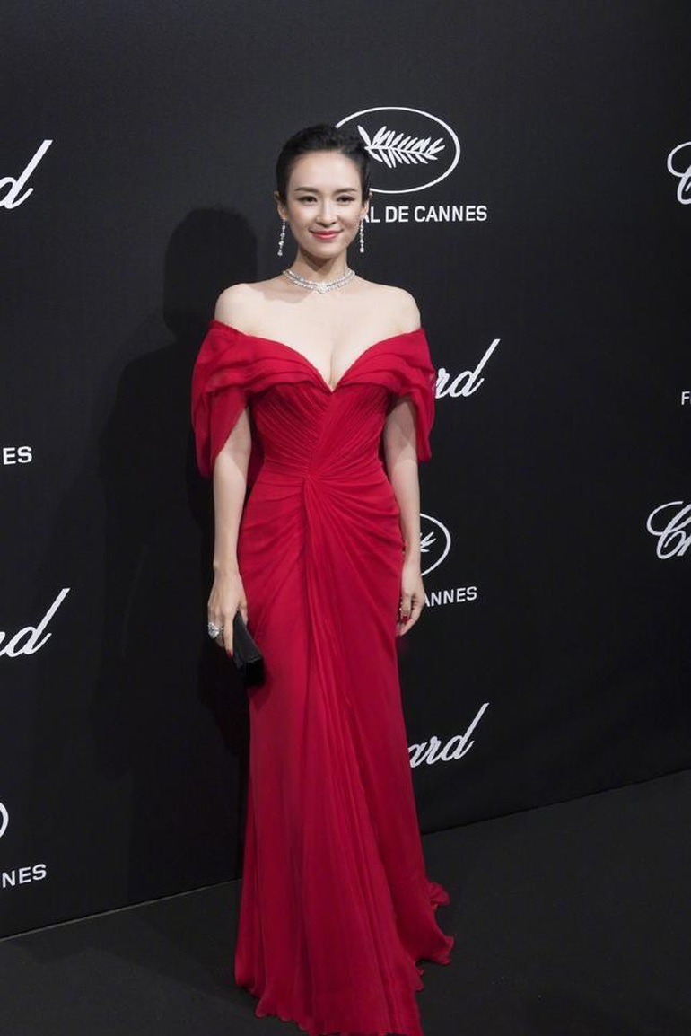 Trước Lý Nhã Kỳ, loạt nữ thần châu Á từng oanh tạc thảm đỏ Cannes