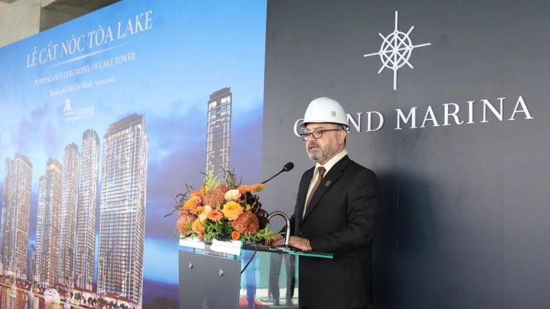 Grand Marina, Saigon cất nóc tòa tháp căn hộ hàng hiệu đầu tiên
