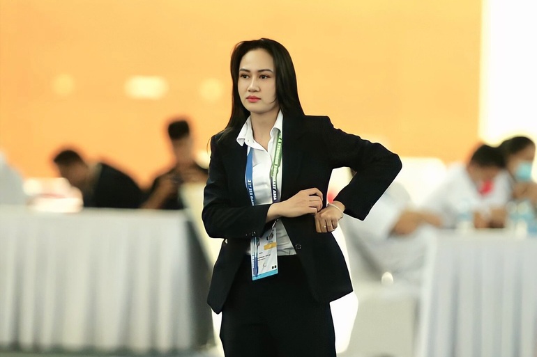 Hot girl đấu kiếm từng đoạt HCB SEA Games gây sốt khi trở thành trọng tài - 1