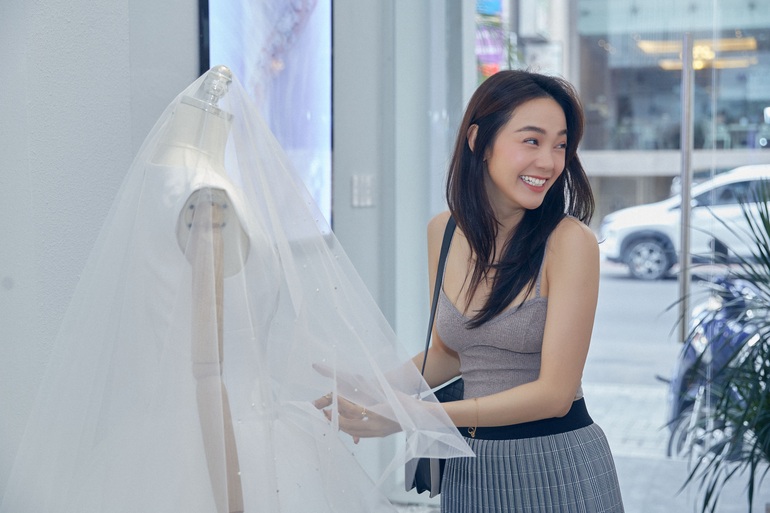 Hé lộ bộ váy vô giá được Minh Hằng diện khi chụp ảnh cưới - 2