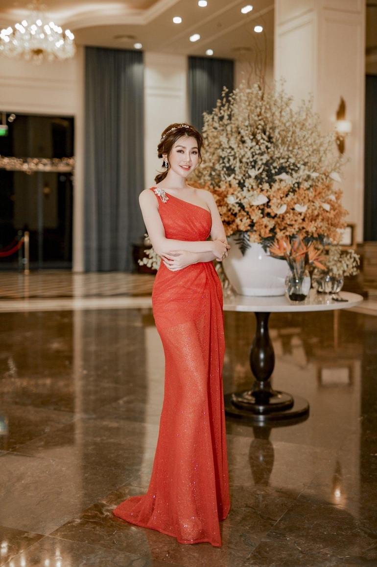 MC Hải Anh giữ dáng nhờ chơi golf