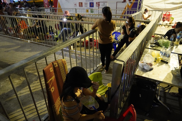 Eating and drinking, playing chess through the night waiting to receive tickets for the women's football final - 4