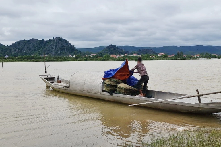 Tá hỏa phát hiện sọ người trong lưới đánh cá - 1 Tá hỏa phát hiện sọ người trong lưới đánh cá - 1