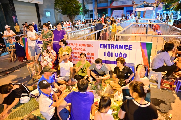 Eating and drinking, playing chess through the night waiting to receive tickets for the women's football final - 6