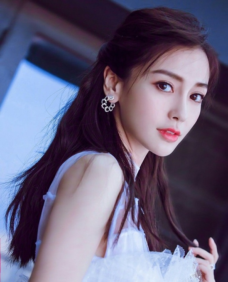 Sự nghiệp ảm đạm, chông chênh của Angelababy từ khi ly hôn