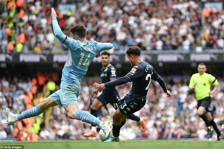 Nhìn lại 5 phút điên rồ giúp Man City giành chức vô địch Premier League - 4
