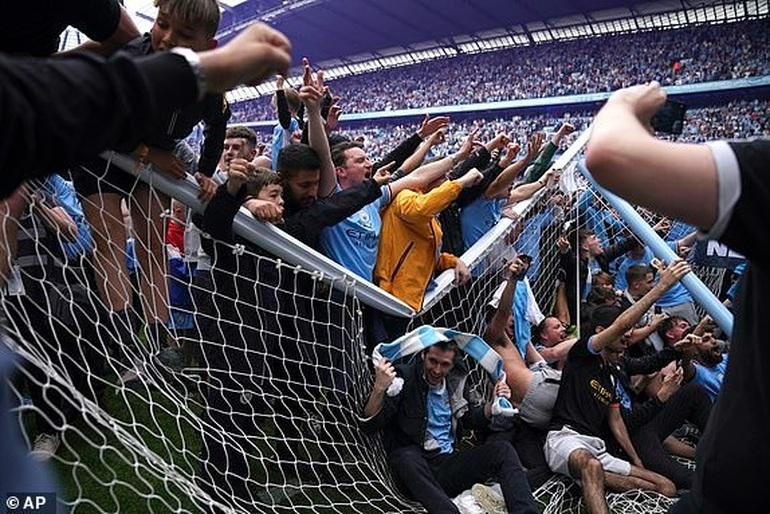 Nhìn lại 5 phút điên rồ giúp Man City giành chức vô địch Premier League - 15