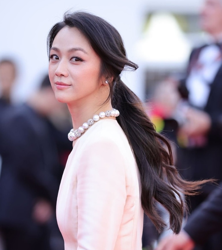 Không cần hở bạo, Thang Duy vẫn được khen gợi cảm tại Cannes 2022 - 6 Không cần hở bạo, Thang Duy vẫn được khen gợi cảm tại Cannes 2022 - 6