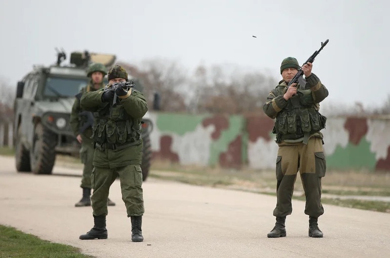 Quan chức Ukraine tiết lộ thời điểm muốn tiến vào Crimea - 1