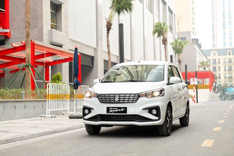 Suzuki Ertiga: Lựa chọn vàng trong… làng xe dịch vụ - 1