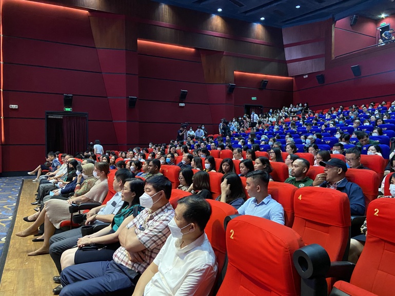 Đông đảo khán giả tới dự Lễ khai mạc Tuần phim ASEAN 2022 (Ảnh: Phương Nhung).