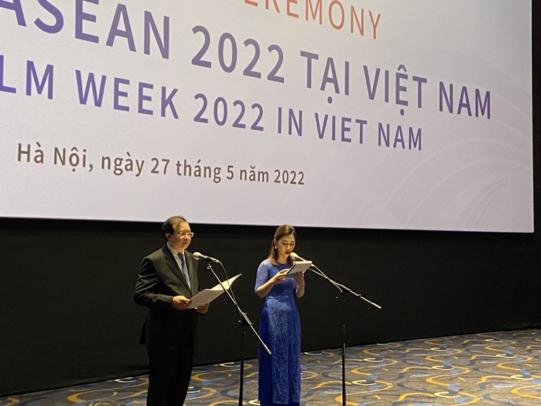 Thứ trưởng Bộ Văn hóa, Thể thao và Du lịch Tạ Quang Đông (trái) khẳng định, Tuần phim ASEAN sẽ tăng cường hiểu biết của người dân các nước về văn hóa, con người các quốc gia ASEAN (Ảnh: Phương Nhung).