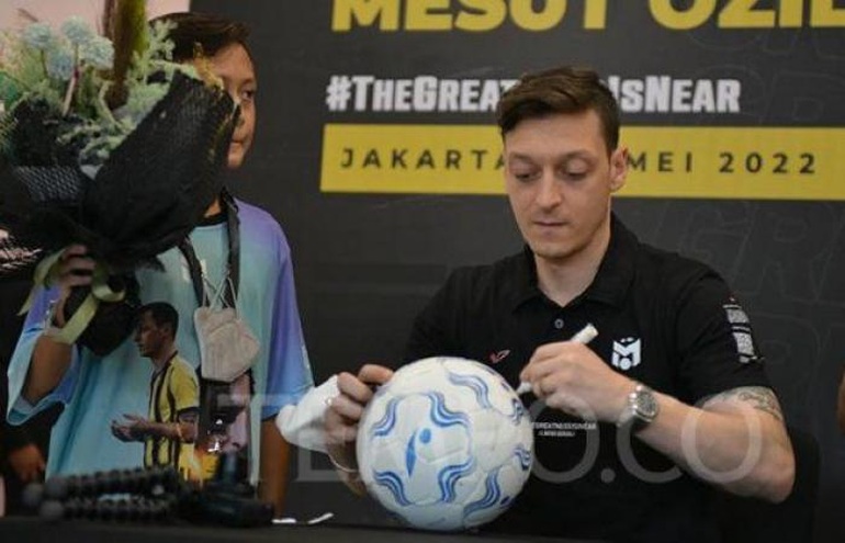 Mesut Ozil lý giải vì sao bóng đá Indonesia không thể phát triển - 1