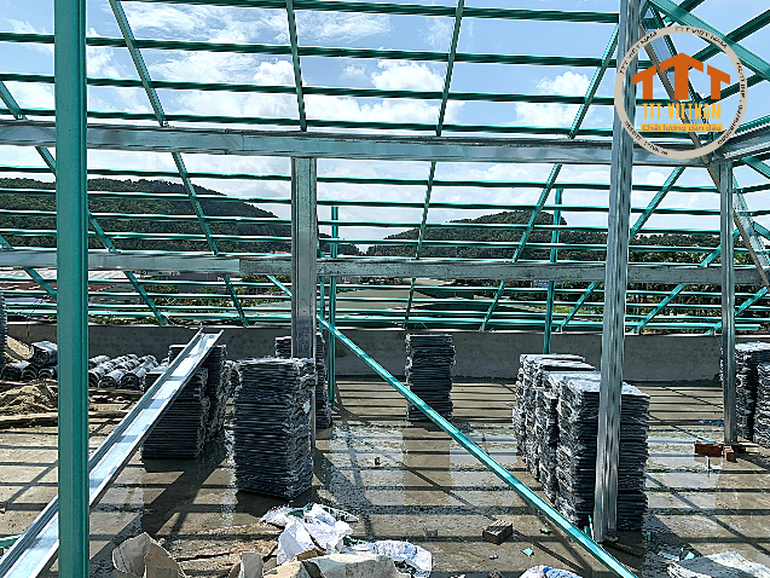 TTT Việt Nam cung cấp giải pháp thi công mái ngói trọn gói
