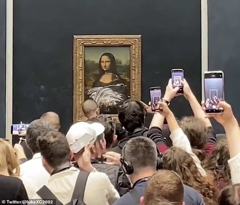 Mona Lisa bị tấn công: Những vận hạn ba chìm, bảy nổi của siêu phẩm - 1