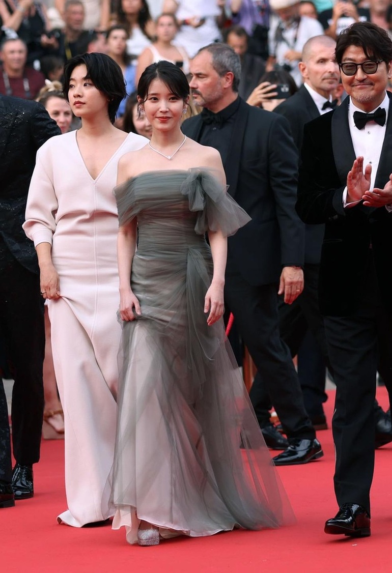 Nữ diễn viên Hàn Quốc đẹp nhất mọi thời đại thành nữ thần thảm đỏ Cannes - 4