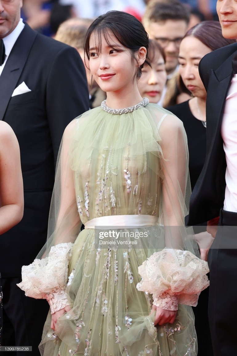 Nữ diễn viên Hàn Quốc đẹp nhất mọi thời đại thành nữ thần thảm đỏ Cannes - 9