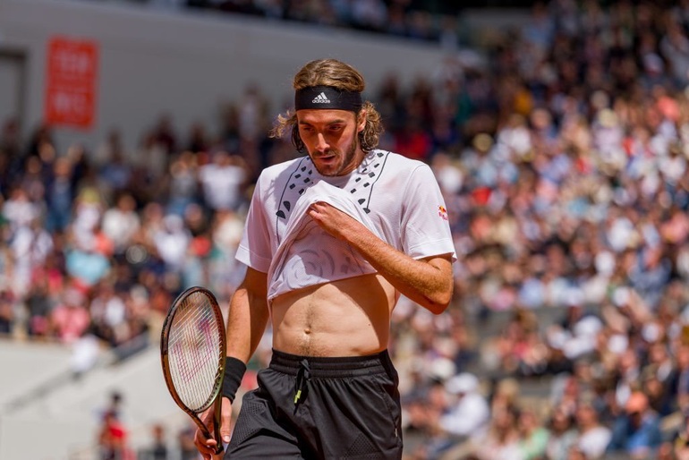 Tsitsipas, Medvedev cùng thua trước thềm tứ kết Roland Garros - 1