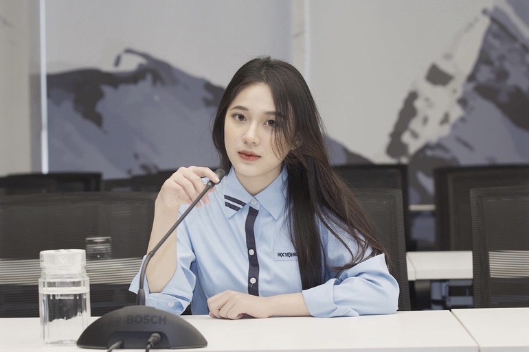 Nữ sinh Học viện Ngoại giao vừa xinh đẹp vừa học giỏi, nổi tiếng trên mạng - 1