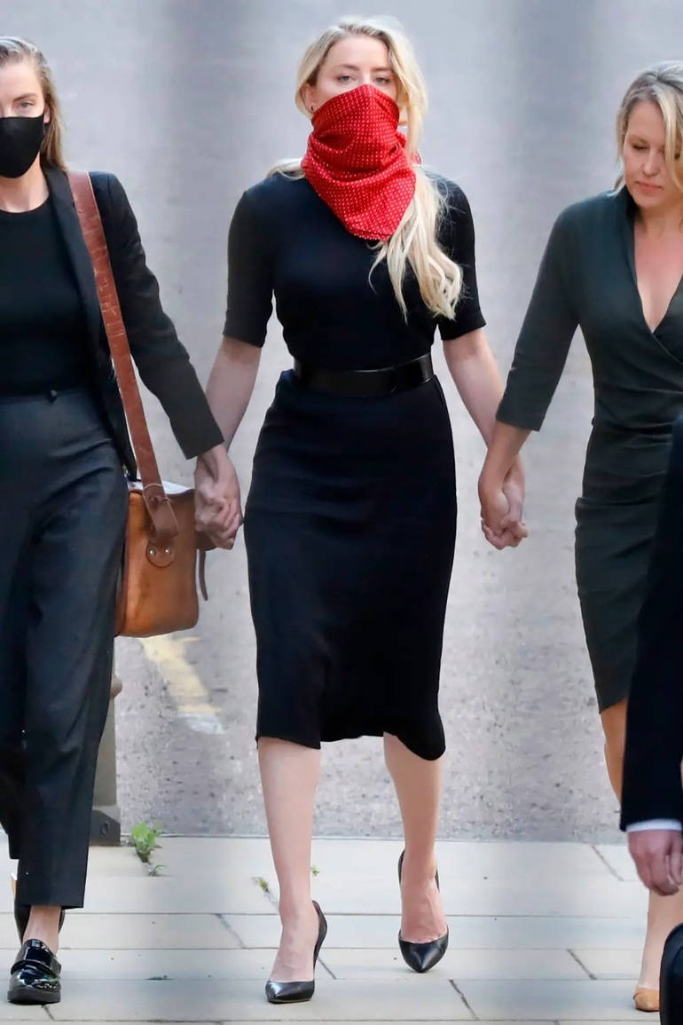 Amber Heard mặc một chiếc váy 6 năm: Chơi chiêu không thành công - 2 Amber Heard mặc một chiếc váy 6 năm: Chơi chiêu không thành công - 2