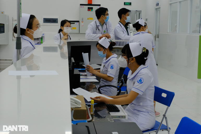 Chủ tịch TPHCM: Không cho phép để thiếu thuốc ảnh hưởng tính mạng người dân