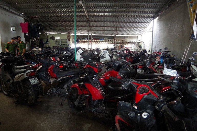 Triệt phá đường dây trộm xe máy cực lớn, phát hiện kho chứa gần 100 xe - 3 Triệt phá đường dây trộm xe máy cực lớn, phát hiện kho chứa gần 100 xe - 3