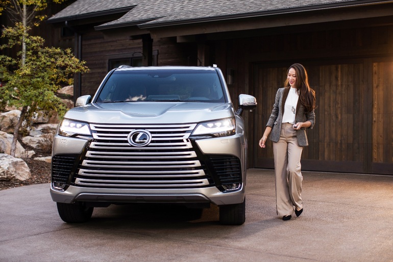 Chờ đợi 14 năm, khách hàng của Lexus LX nhận được những gì? - 1