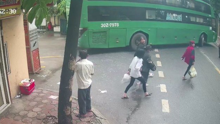 Lên mạng tìm việc lương cao, 5 nữ sinh suýt bị đưa sang Campuchia lao động - 1