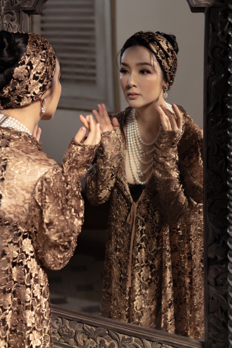 Nữ hoàng ảnh lịch Giáng My hóa thân thành công nương