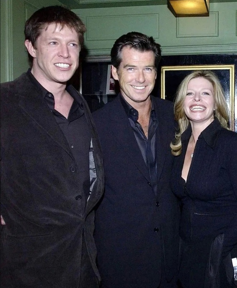 Hơn 20 năm chung sống, tài tử Pierce Brosnan vẫn yêu chiều vợ hết mực