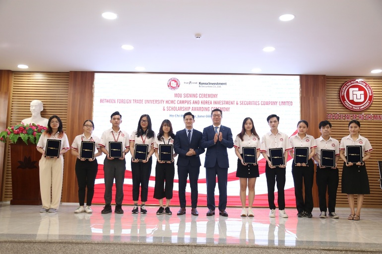 Chứng khoán KIS trao học bổng tới 400 triệu đồng cho sinh viên Việt Nam - 3