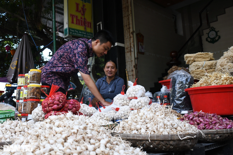 Tỏi cô đơn ở Lý Sơn đạt đỉnh giá 1,2 triệu đồng/kg - 4