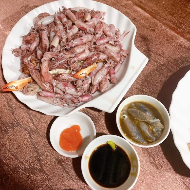 Chi nửa triệu đồng, xuyên đêm Chi nửa triệu đồng, xuyên đêm