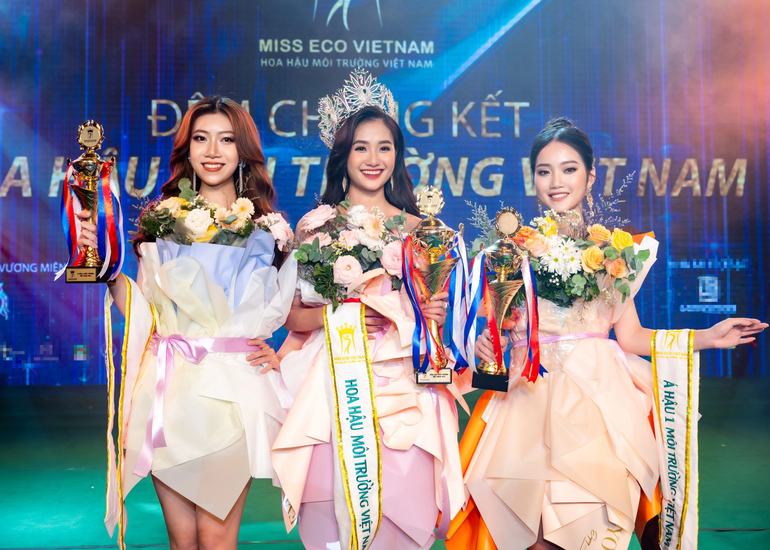 Cô gái đến từ Bến Tre đăng quang Hoa hậu Môi trường Việt Nam