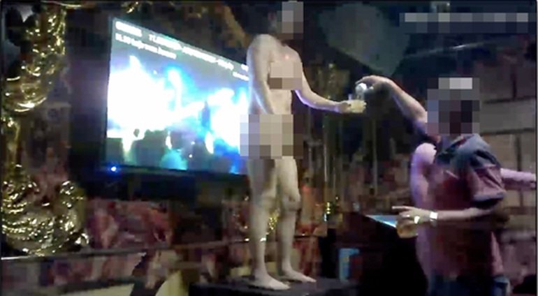 Vén màn dịch vụ quái đản núp bóng quán karaoke