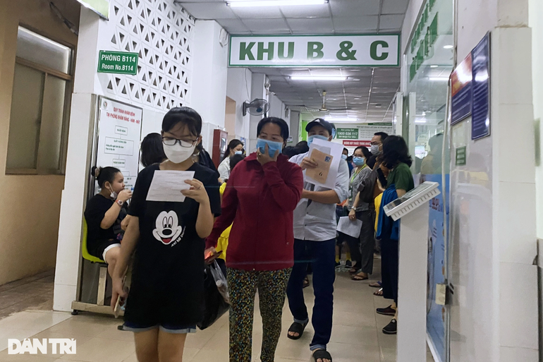 TPHCM mở đợt cao điểm tiêm nhắc lại vaccine, cảnh báo còn nguy cơ lây nhiễm