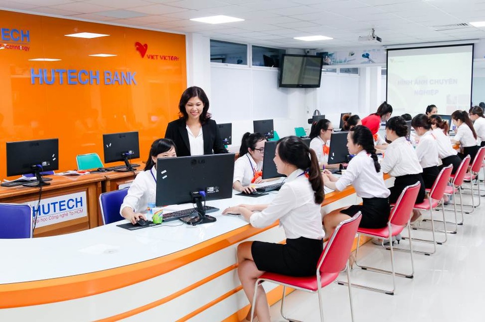 HUTECH khai trương Trung tâm Tuyển dụng & Đào tạo Nhân lực Ngân hàng - Doanh nghiệp - 2 HUTECH Bank được thiết kế giống như một ngân hàng thực sự