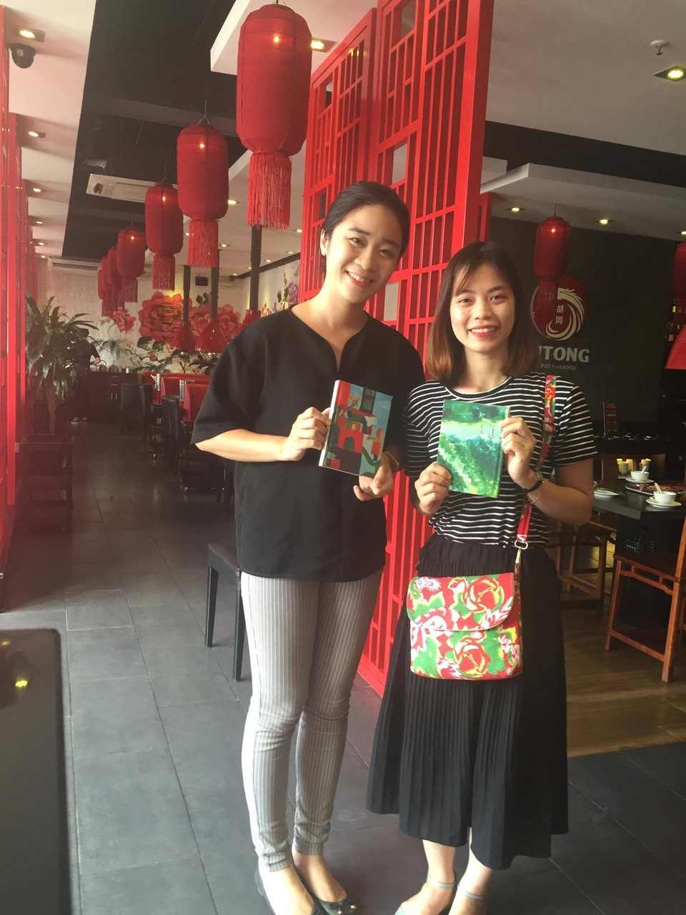 Chung tay giúp trẻ tự kỷ hoà nhập cộng đồng cùng Golden Gate - 4 Các khách hàng mua sổ ủng hộ tại các nhà hàng Golden Gate