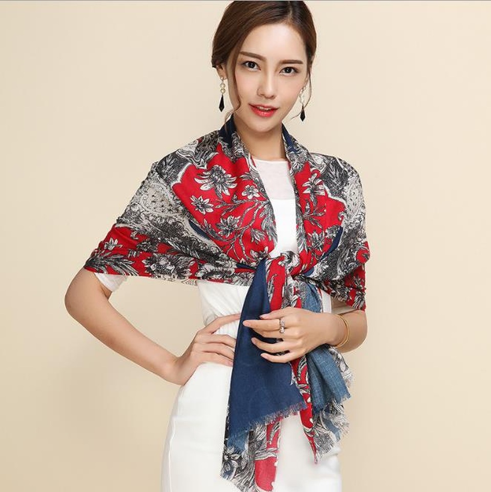 Rộn ràng thị trường quà tặng 20/10 - 3 Khăn len có rất nhiều loại và đa dạng về giá cả