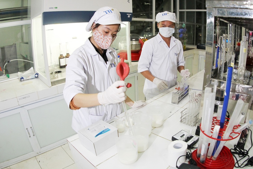 Sữa học đường: Khi doanh nghiệp cùng mang sứ mệnh cộng đồng - 3 TH true MILKđã nghiên cứu để đưa sản phẩm sữa tươi đạt chuẩn quốc tế.