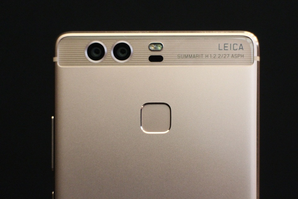 Với GR5 2017, Huawei đang bứt tốc trong cuộc đua Camera kép - 2 Camera kép trên Huawei P9 được thiết kế để nhạy sáng hơn tới 3 lần.