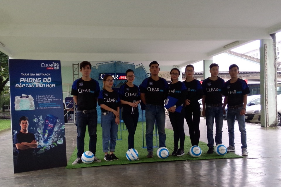 Thử thách "đập tan giới hạn" với tảng băng khổng lồ tại Đà Nẵng - 1 Ekip thực hiện chương trình đã sẵn sàng trước giờ “G”