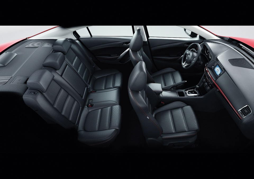 
Ghế ngồi trên Mazda6 được tích hợp chức năng chỉnh điện và nhớ vị trí
