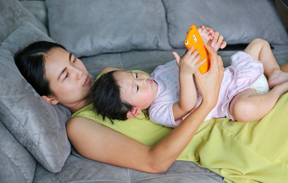 Bé kém thông minh vì... điện thoại thông minh? - 3 Sự kiểm soát và định hướng của bố mẹ là cực kì quan trọng.