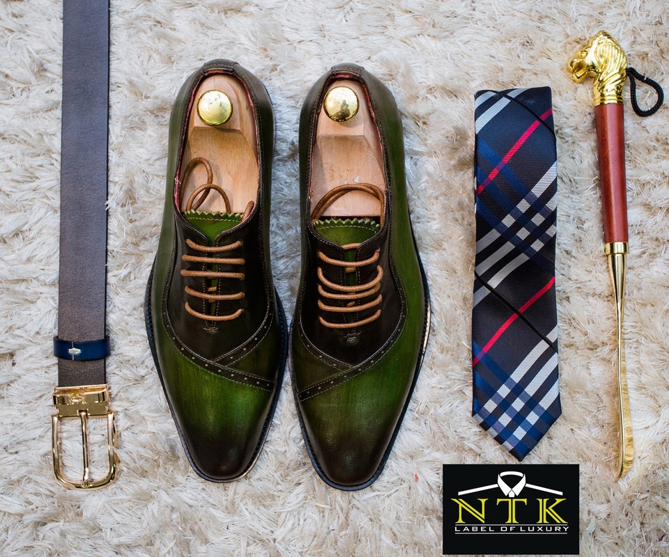 Cập nhật xu hướng mặc vest để trẻ trung, lịch lãm như sao Hàn - 7 NTK Luxury cũng tư vấn và mang tới cho khách hàng những phụ kiện hoàn chỉnh đi cùng với vest như giày Patina, cravat, thắt lưng…