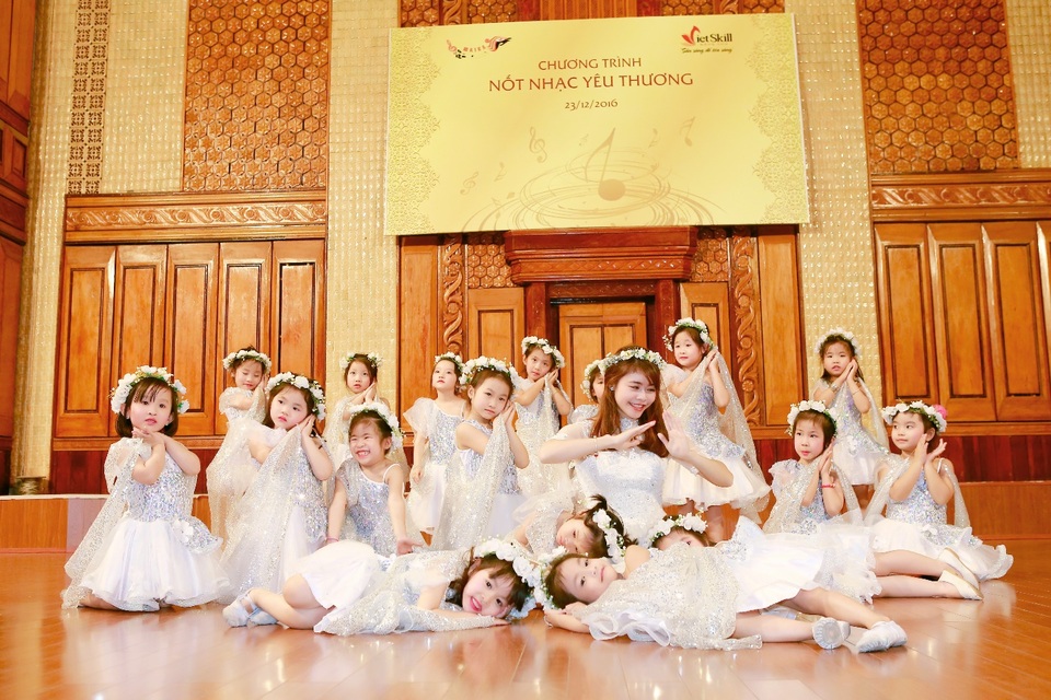 "Nốt nhạc yêu thương" - Đánh thức giấc mơ nghệ thuật của trẻ - 3 "Nốt nhạc yêu thương" - Đánh thức giấc mơ nghệ thuật của trẻ - 3