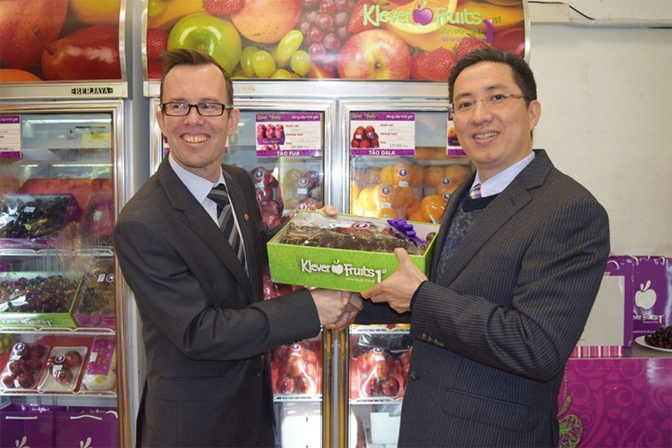 Đại sứ New Zealand hoàn toàn hài lòng với chất lượng cherry New Zealand tại Klever Fruits