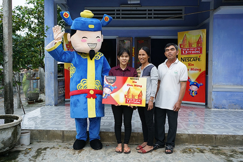 Giấc mơ được đoàn tụ gia đình tại Sài thành hoa lệ của chị Thảo đã thành hiện thực nhờ món Lộc lớn từ NESCAFÉ