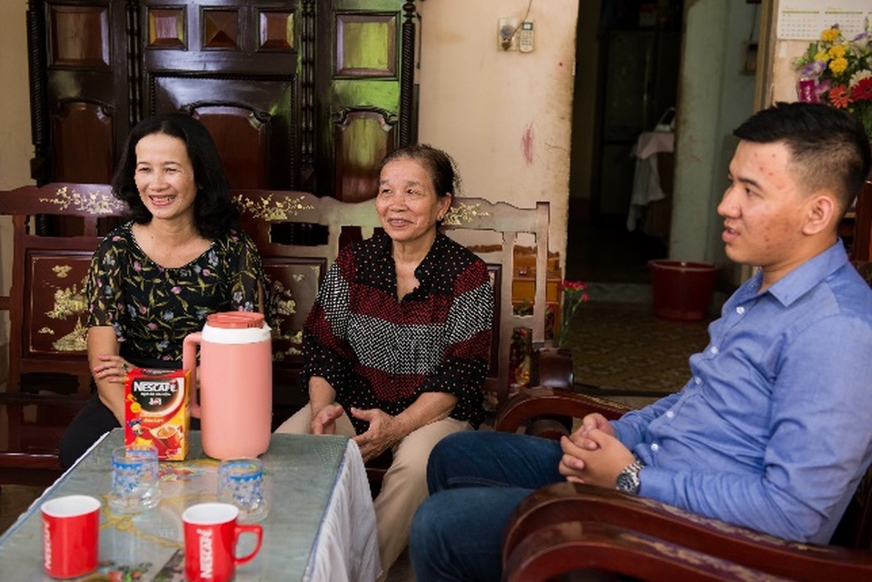 Chàng sinh viên Quý An và gia đình không dấu được niềm vui trong dịp đầu năm Đinh Dậu